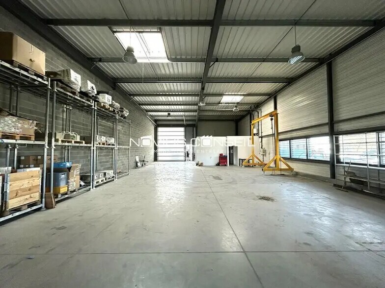 Flex in Escalquens for lease - Interior Photo - Image 2 of 7