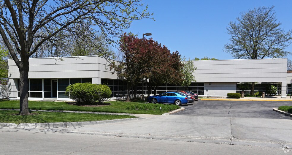 1320 Tower Rd, Schaumburg, IL à louer - Photo du bâtiment - Image 3 de 15