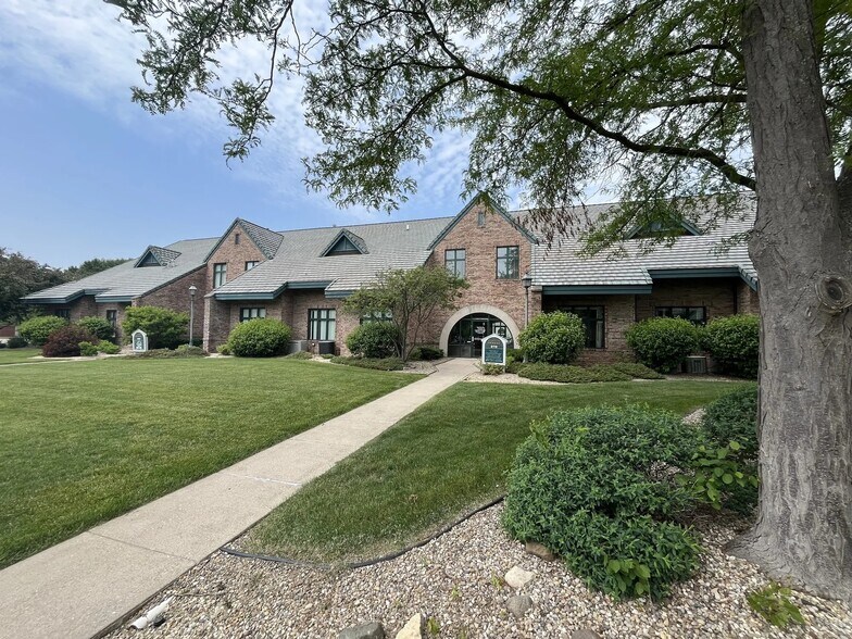 270-280 E 90th Dr, Merrillville, IN à vendre - Photo du bâtiment - Image 2 de 12