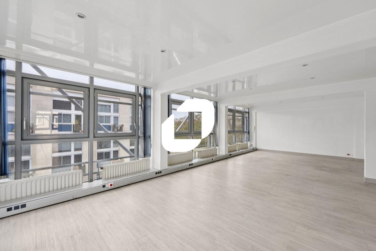 Office in Paris for sale Building Photo- Image 1 of 6