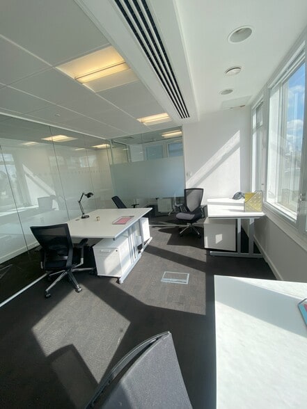 21-30 Millbank, London for lease - Interior Photo - Image 3 of 21