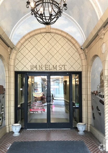 114 N Elm St, Greensboro, NC à louer - Photo du bâtiment - Image 2 de 10