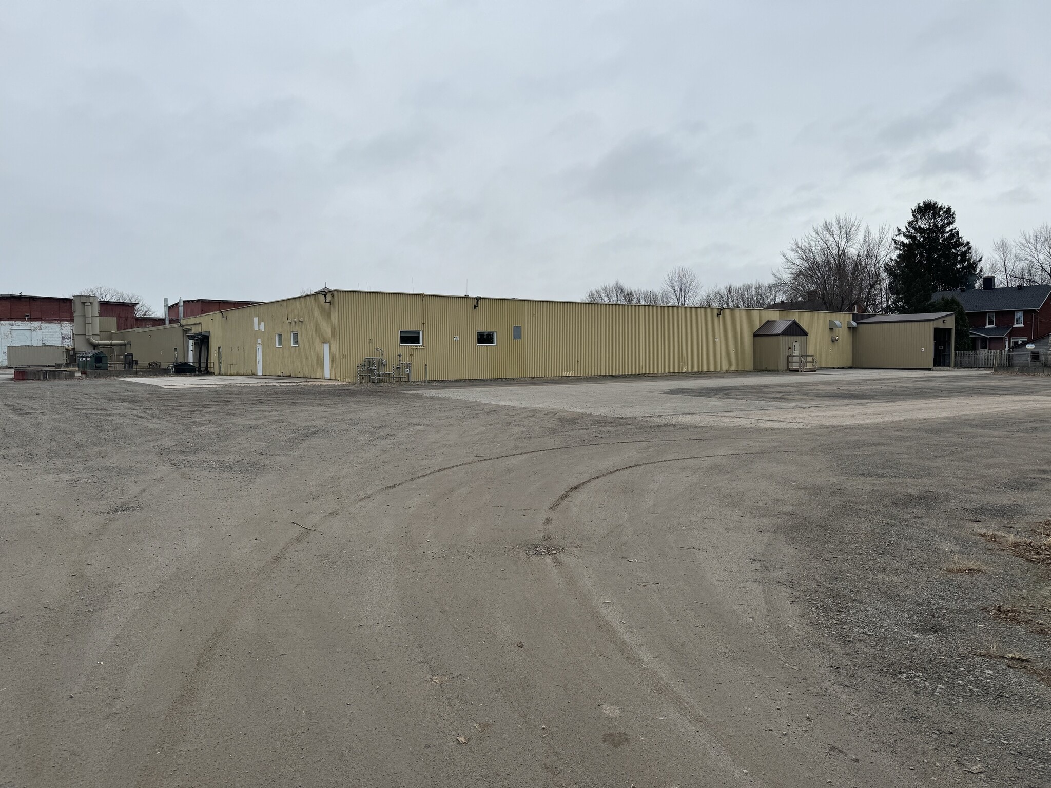 30-80 Av Saint-Martin, Louiseville, QC for lease Primary Photo- Image 1 of 4