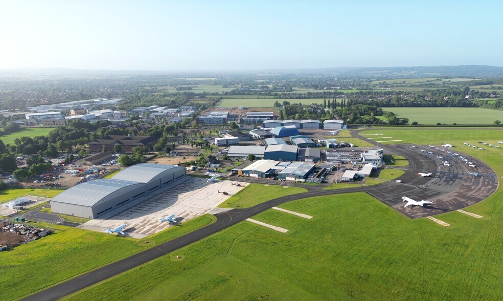 London Oxford Aiport, Kidlington à louer - Aérien - Image 1 de 27