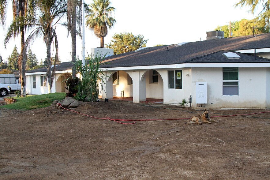 1636 S Clovis Ave, Fresno, CA à vendre - Photo du bâtiment - Image 2 de 58