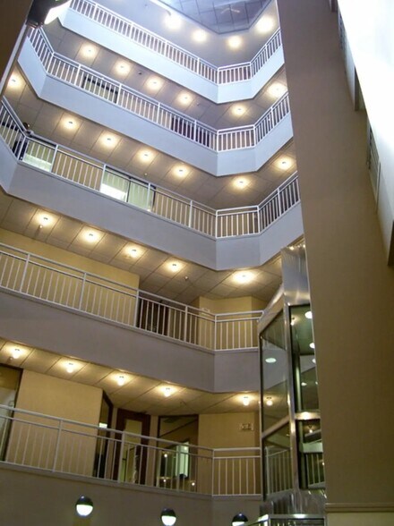 2900 Westfork Dr, Baton Rouge, LA à louer - Photo du bâtiment - Image 2 de 8