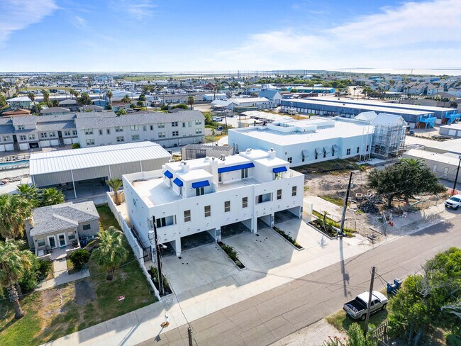 More details for 615 W Avenue A, Port Aransas, TX - Multifamily for Sale