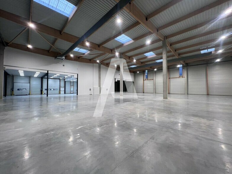Industrial in Moissy-Cramayel for lease - Interior Photo - Image 3 of 5