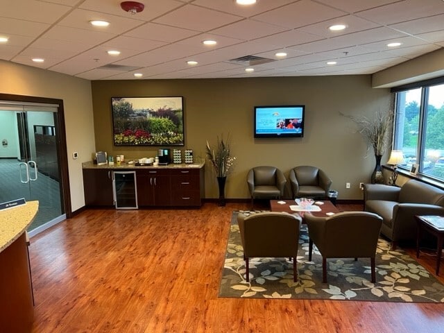 2060 E Paris Ave SE, Grand Rapids, MI for lease Interior Photo- Image 1 of 5