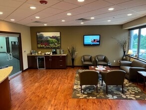 2060 E Paris Ave SE, Grand Rapids, MI for lease Interior Photo- Image 1 of 5