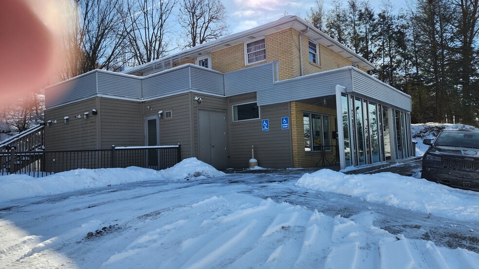 1017 Highland Ave, Greensburg, PA for sale - Building Photo - Image 2 of 26
