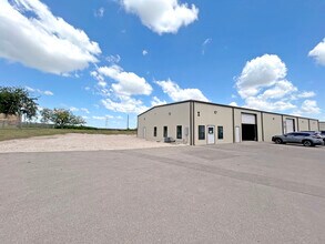 5277 FM 1044, New Braunfels, TX for lease Building Photo- Image 2 of 17