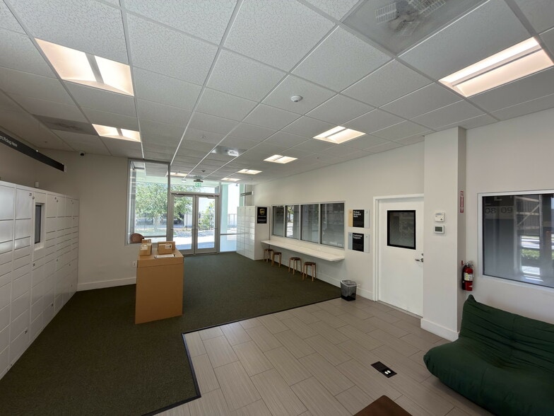 2140 NE 2nd Ave, Miami, FL for lease - Interior Photo - Image 2 of 14