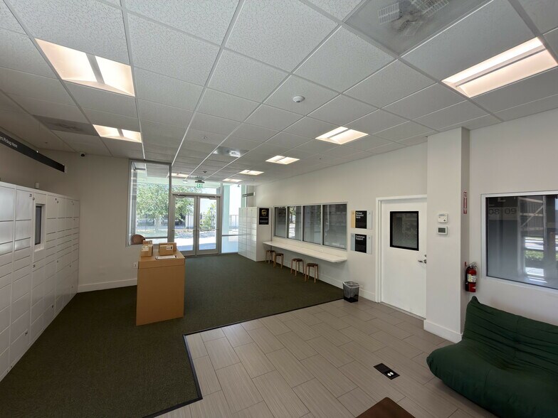2140 NE 2nd Ave, Miami, FL à louer - Photo intérieure - Image 2 de 14