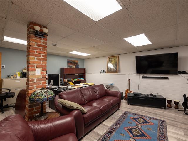 91 Rue Sainte-Anne, Montréal, QC for sale - Interior Photo - Image 2 of 7