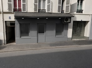 Retail in Paris for lease Interior Photo- Image 2 of 2