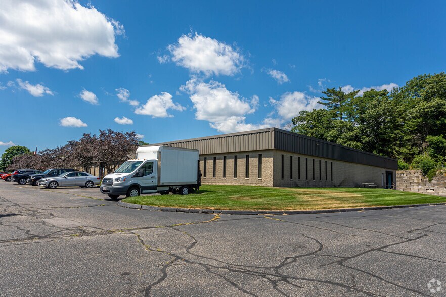 530 Boston Post Rd, Wayland, MA à vendre - Photo du bâtiment - Image 3 de 6