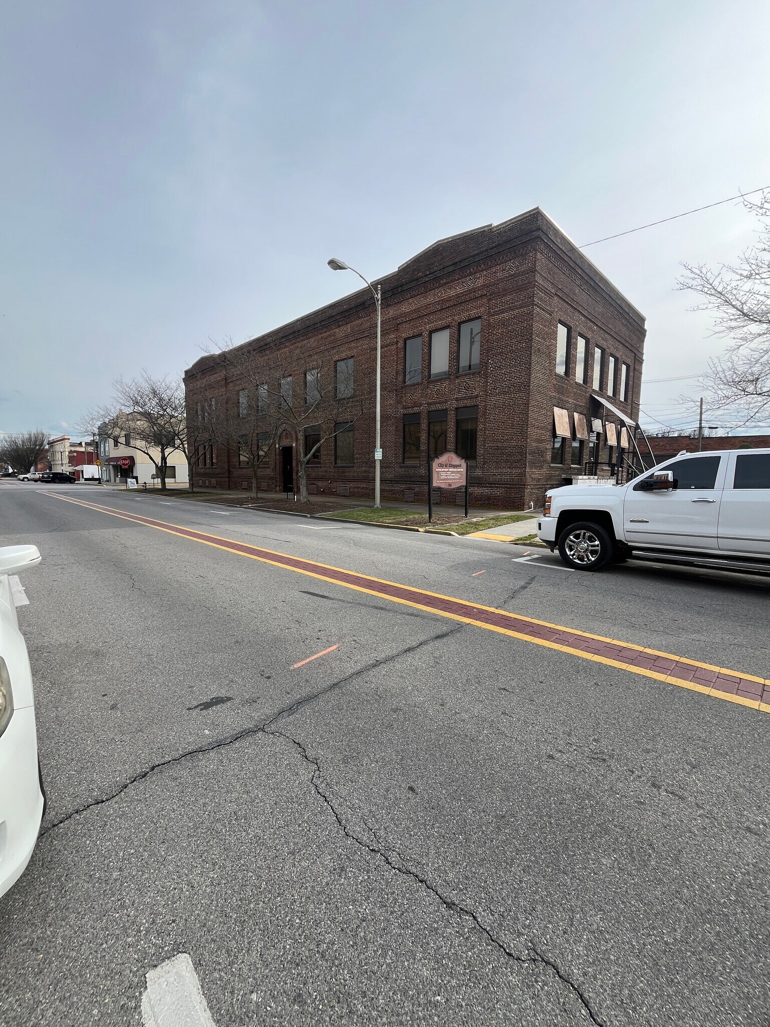 201 W Market St, Kingsport, TN for lease Primary Photo- Image 1 of 27