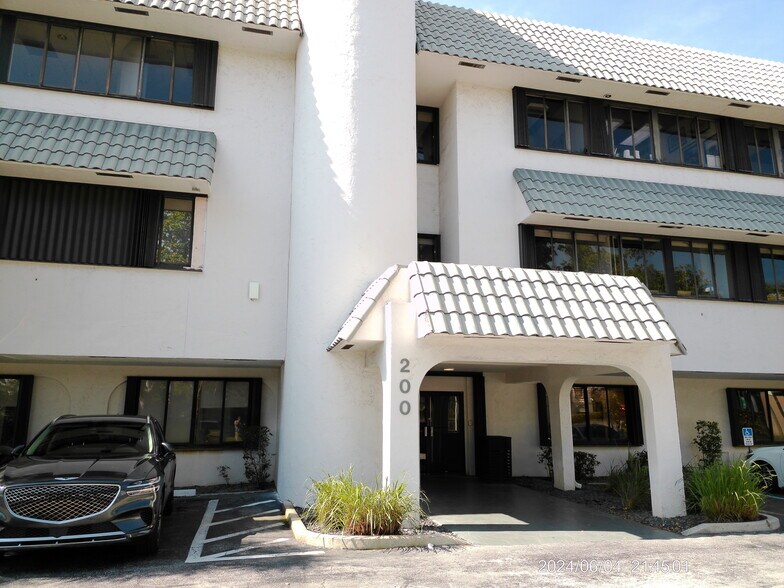 200 W Palmetto Park Rd, Boca Raton, FL à louer - Photo du bâtiment - Image 3 de 23