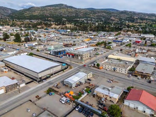 275 Okanagan Av E, Penticton, BC for sale - Building Photo - Image 3 of 27