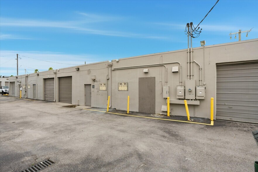 274 NE 67th St, Miami, FL à louer - Photo du bâtiment - Image 2 de 7