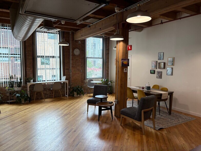 661 W Lake St, Chicago, IL à louer - Photo du bâtiment - Image 2 de 8