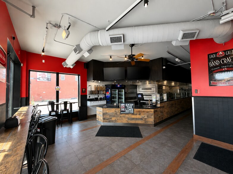 241 7th St W, Saint Paul, MN for lease - Building Photo - Image 2 of 11