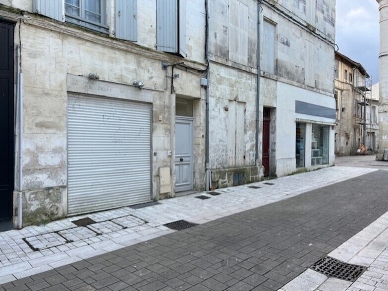 Local d'activités dans Saintes à vendre - Photo du bâtiment - Image 3 de 3