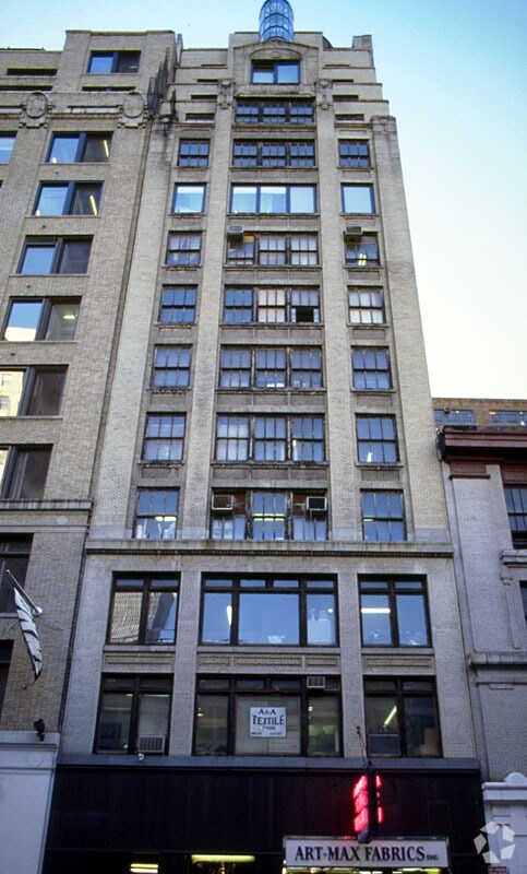 250 W 40th St, New York, NY à louer Photo du bâtiment- Image 1 de 2