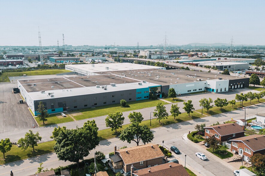 8000-8020 Blaise-Pascal Ave, Montréal, QC for lease - Building Photo - Image 3 of 8