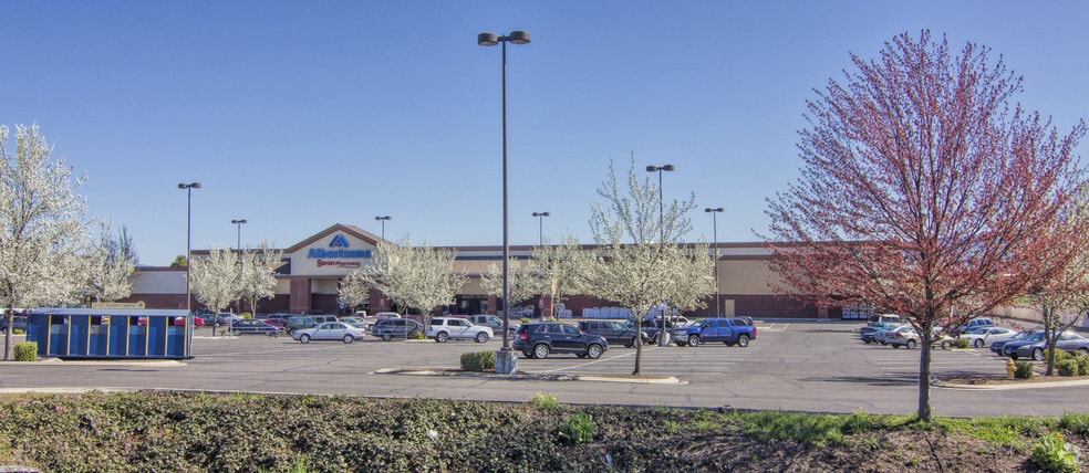 1205-1350 Plaza Blvd, Central Point, OR for lease - Primary Photo - Image 1 of 5