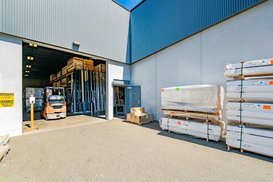 1920 Boxwood Rd, Nanaimo, BC for sale - Building Photo - Image 3 of 5