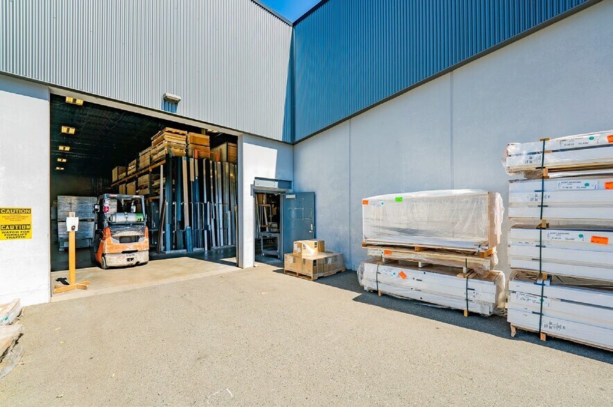 1920 Boxwood Rd, Nanaimo, BC à vendre - Photo du bâtiment - Image 3 de 5