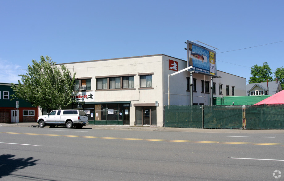 3331 NE Sandy Blvd, Portland, OR for sale - Building Photo - Image 2 of 5