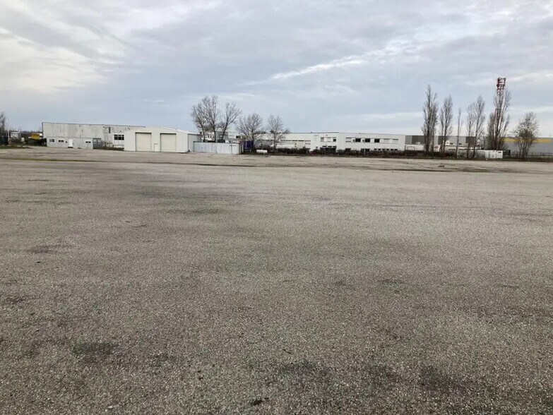 196 Chemin Du Lortaret, Saint-Priest for lease - Building Photo - Image 1 of 5