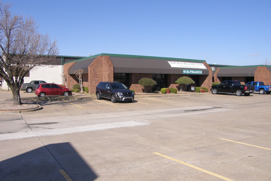 5460 S Garnett Rd, Tulsa, OK for lease - Building Photo - Image 3 of 5