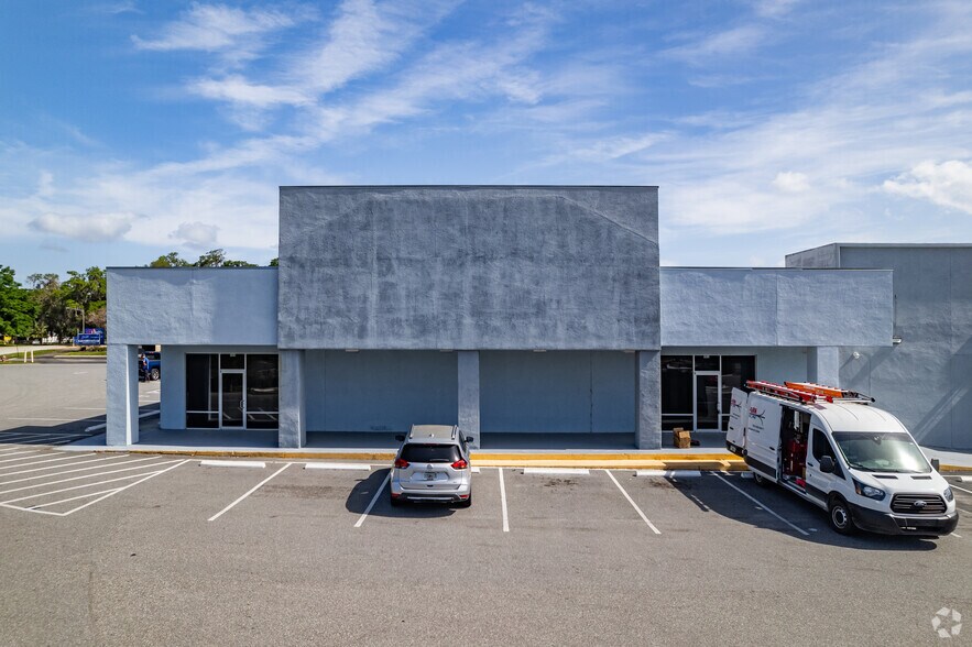 106 W North Blvd, Leesburg, FL à louer - Photo du bâtiment - Image 3 de 8