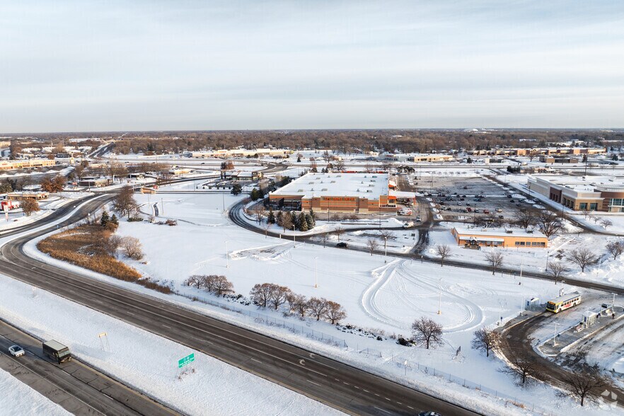 University Ave NE, Blaine, MN à louer - Aérien - Image 3 de 27