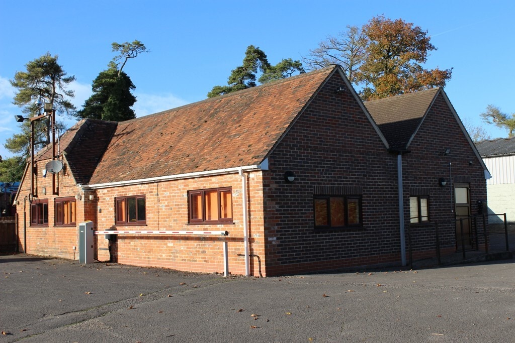 1 Bath Rd, Newbury for lease Primary Photo- Image 1 of 4