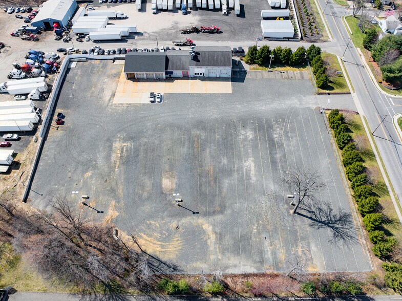 379 County Rd, Cliffwood, NJ à louer - Photo du bâtiment - Image 3 de 12