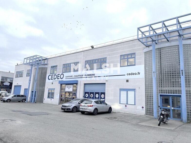 Office in Lyon for lease - Building Photo - Image 1 of 12