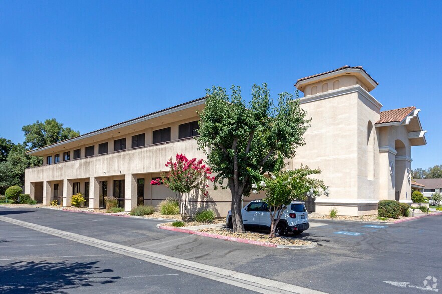 3351 M St, Merced, CA à vendre - Photo du bâtiment - Image 3 de 11