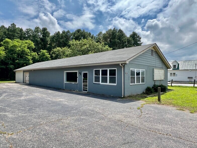 15242 General Puller Hwy, Deltaville, VA à vendre - Photo du bâtiment - Image 1 de 20