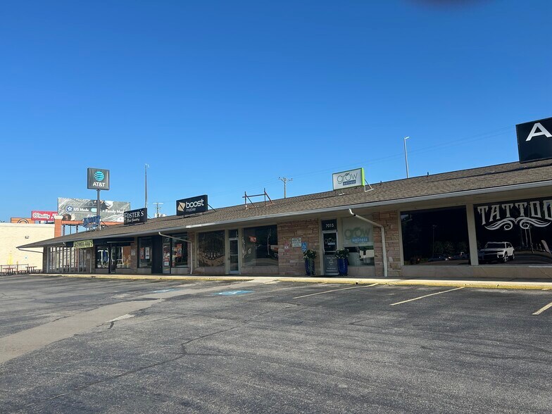 7007-7025 Kingston Pike, Knoxville, TN à louer - Photo du bâtiment - Image 1 de 8
