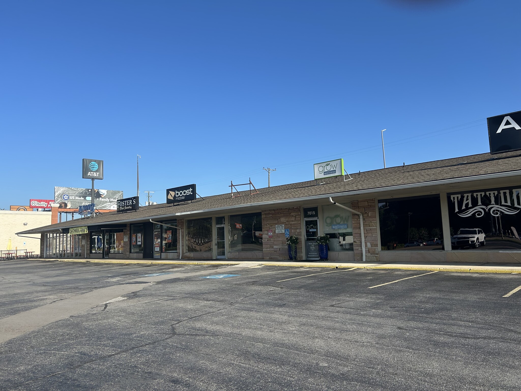 7007-7025 Kingston Pike, Knoxville, TN for lease Building Photo- Image 1 of 9