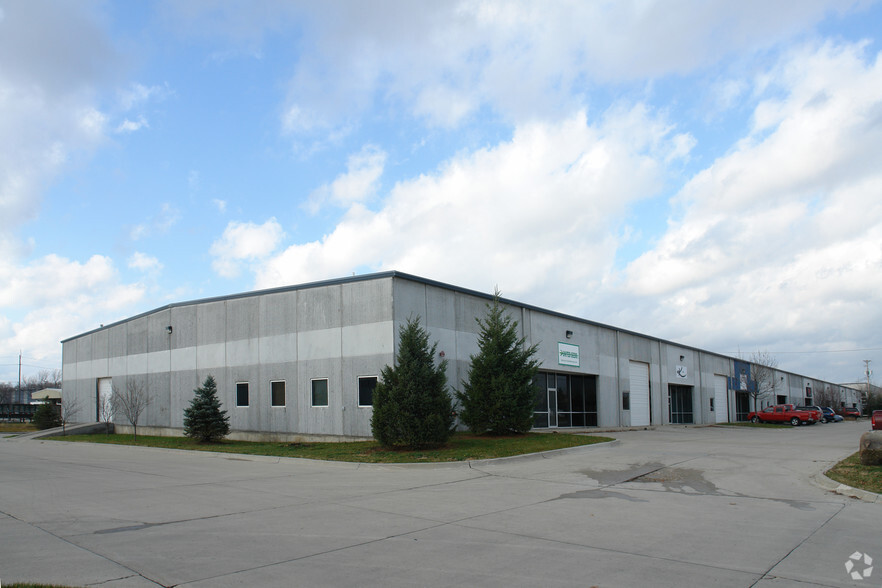 1800 Dixon St, Des Moines, IA for lease - Building Photo - Image 1 of 11