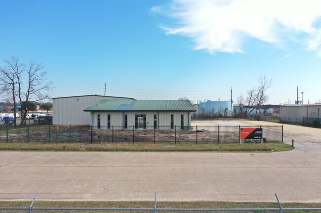 Plus de détails pour 13610 Rankin Cir E, Houston, TX - Industriel à louer