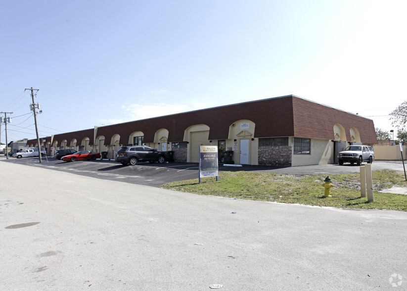 4310-4326 NE 5th Ter, Oakland Park, FL for lease - Primary Photo - Image 1 of 5