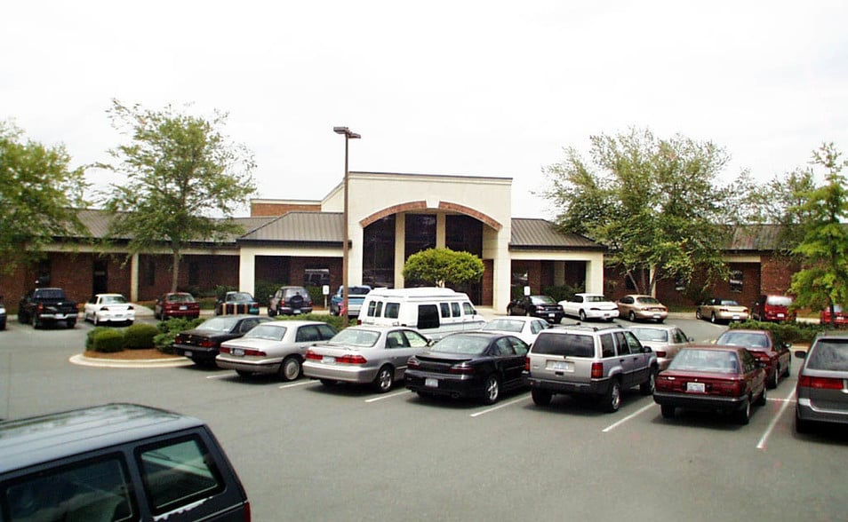 8501 Tower Point Dr, Charlotte, NC for lease - Building Photo - Image 3 of 9