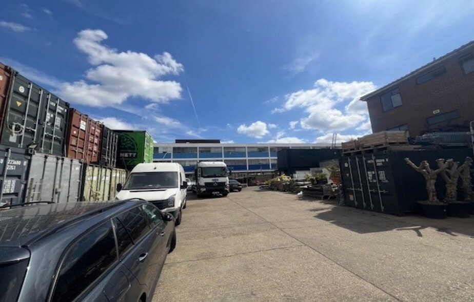 2-10 Markfield Rd, Londres à louer - Photo du bâtiment - Image 3 de 3